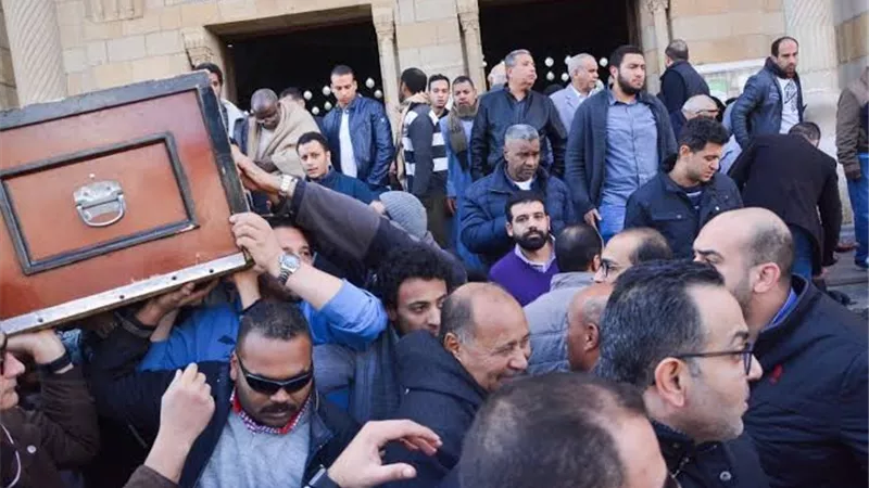 محمود سعد فى جنازة ابن عم الكينج محمد منير .. صور