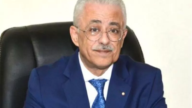 وزير التربية والتعليم يصدر قرارًا بأحقية المشرفين الاجتماعيين في صرف بدل المعلم