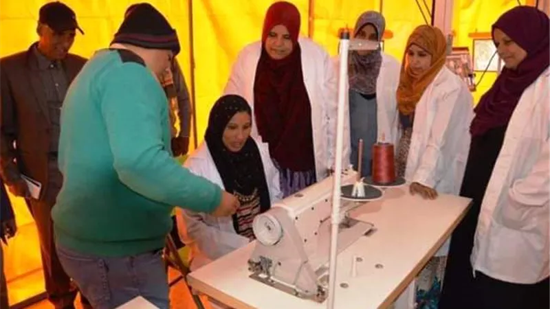 رئيس مركز باريس يتفقد مبادرة مهنتك مستقبلك لدعم المشروعات فى الوادى الجديد.. بالصور