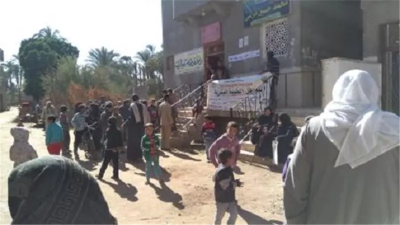 مناظرة ١١٨٧ مواطناً بالمجان فى قوافل جامعة جنوب الوادى بدشنا ونقادة