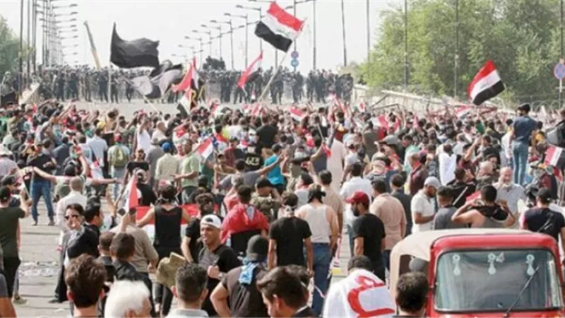 مصرع شخصين وإصابة 10 آخرين في مظاهرات حاشدة بالعراق