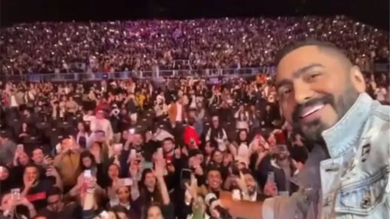 تامر حسني يشعل حفل جدة بـ20 أغنية .. فيديو