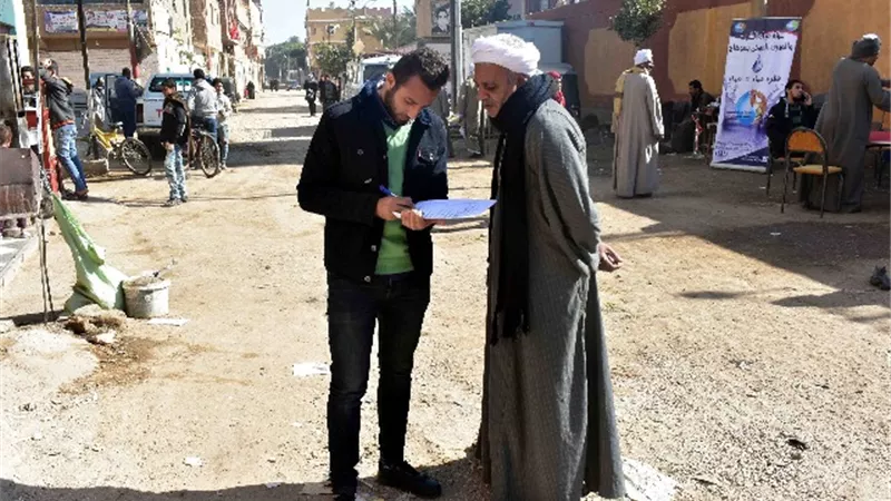 شركة مياه سوهاج توجه قافلة مائية لقرية كوم بدار