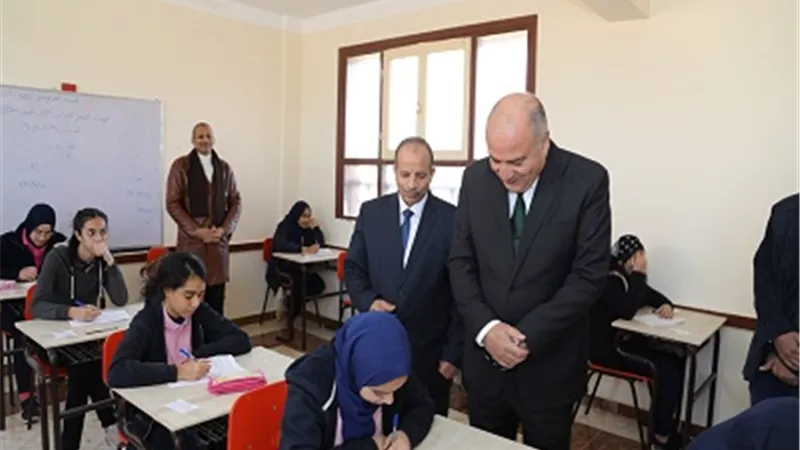 محافظ قنا يتفقد امتحانات الصفين الأول والثانى الثانوى بمدرسة المتفوقين