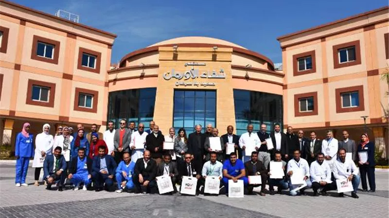 مستشفى الأورمان بالأقصر يحتفى بشهادات 
