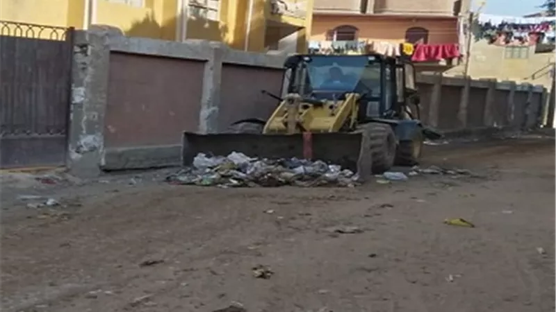 رفع ٨٠ طن مخلفات في حملة نظافة بقرى مركز أسيوط