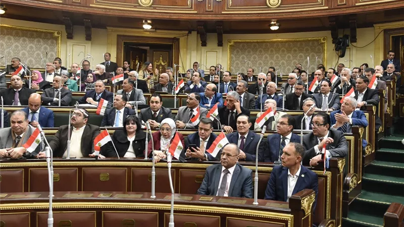 أبو العزم يؤدي اليمين الدستورية بالبرلمان خلفاً لأسامة هيكل