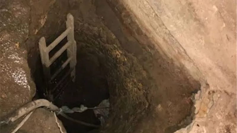 ضبط ساكن ينقب عن الآثار اسفل عقار في بولاق أبو العلا