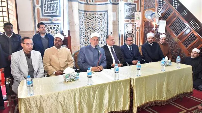محافظ أسيوط يفتتح معرض كتاب اليوم الواحد بمسجد عمر مكرم.. بالصور