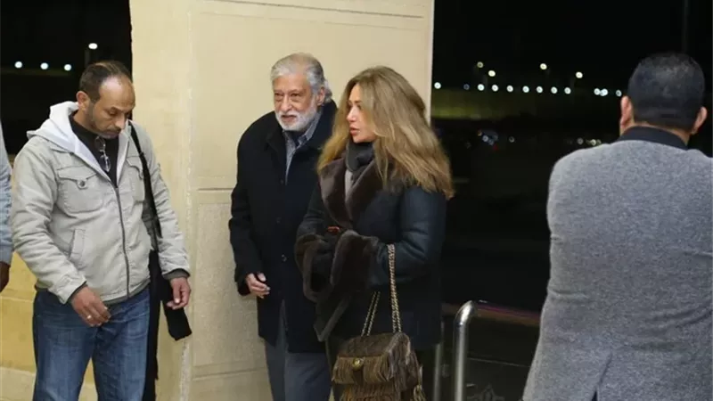 ليلى علوى تواسي ايهاب توفيق فى عزاء والده .. صور