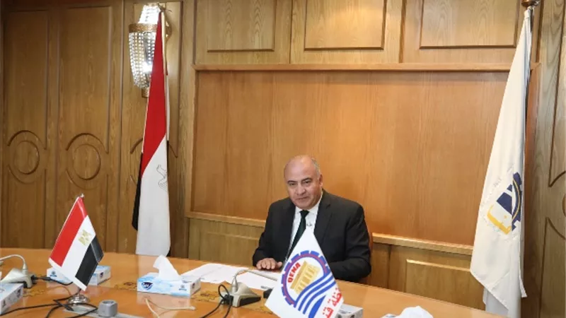 محافظ قنا يبحث تطوير صناعه الفخار بمركز نقادة