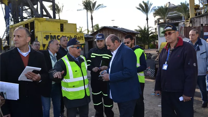 لجان للمرور اليومي علي الشركات والساحات والمعدات بميناء الاسكندرية