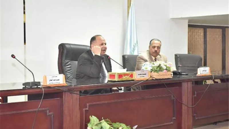 محافظ أسيوط يعقد اجتماعًا موسعًا بمديري إدارات الديوان العام