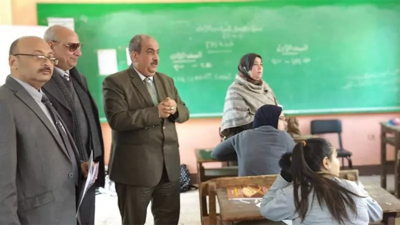 طلاب ثانية ثانوى .. الانجليزى صعب وطويل .. والتسريب مستمر.. صـــور