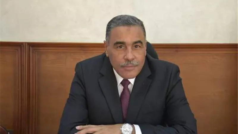 محافظ مطروح سدد مديونية المياه عن سيدة مسنه