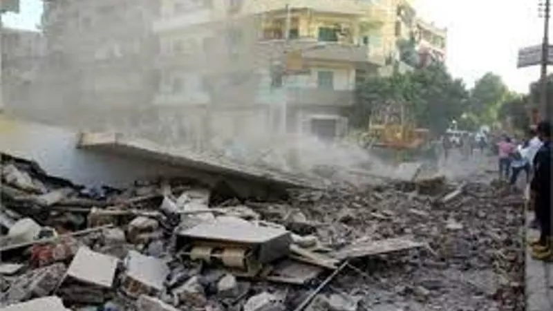 مصرع 5 أشخاص فى انهيار عقار قديم على مقهى بالاسكندرية