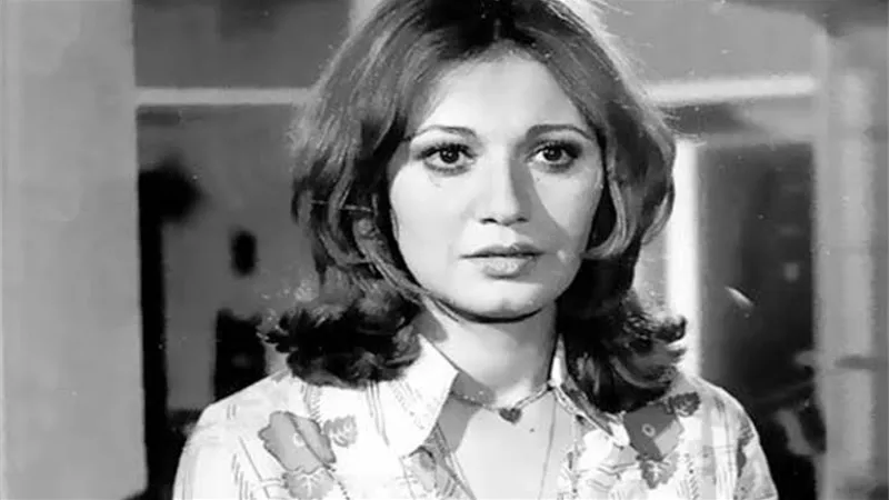 فى ذكرى رحيلها .. ما لا تعرفه عن قطة السينما مديحة كامل