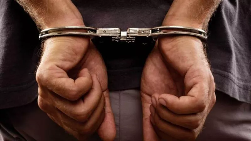 الابن العاق شرع فى قتل امة بالفأس لتأخرها فى غسيل ملابسة