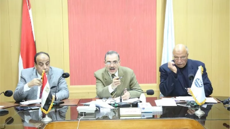 محافظ كفرالشيخ يناقش موقف تنفيذ مشروعات الخطة الاستثمارية للعام المالي 2019-2020م