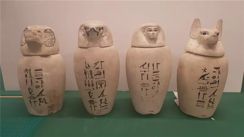 المتحف المصري الكبير يستقبل ٢٠٢ قطعة اثرية