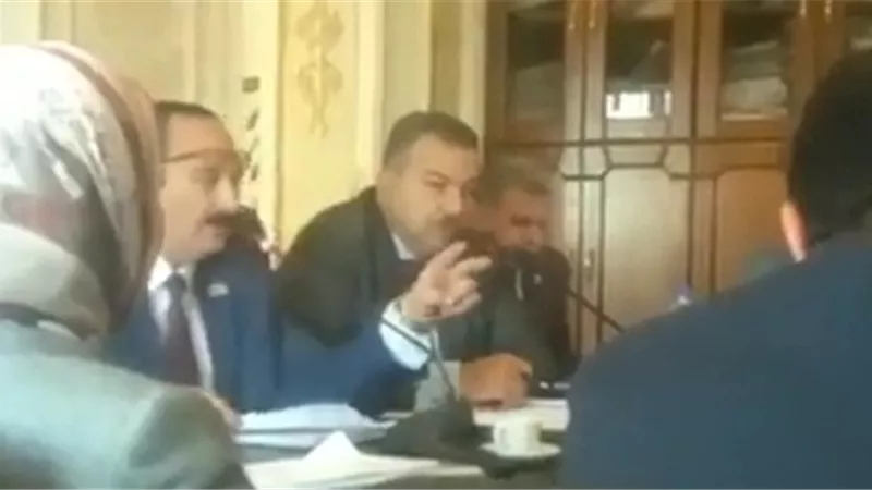 عبد الواحد يشن هجوماً شديداً على وزيرة الصحة.. ويؤكد 
