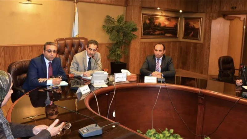 محافظ الغربية .. يبحث سبل تطوير وتحسين مستوى الأداء