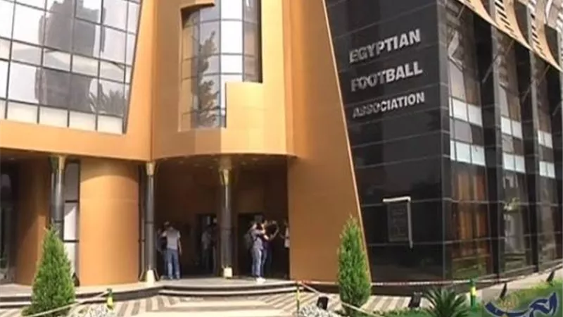 على غرار السوبر.. الجبلاية تطلب اقامة قمة الاهلى والزمالك فى الدورى بالامارات