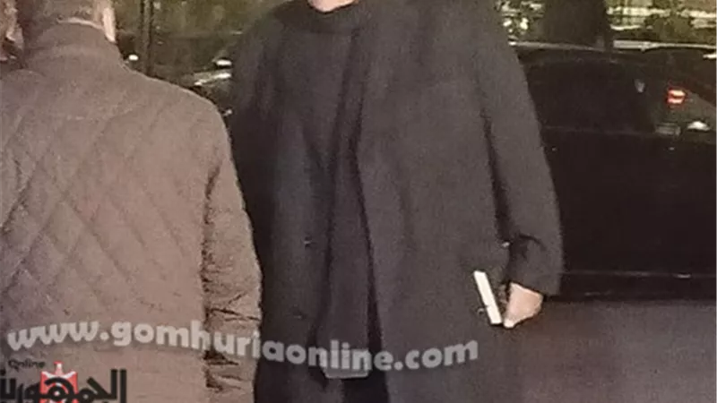 وصول المخرج مجدى أحمد على عزاء مدير أعمال محمد منير