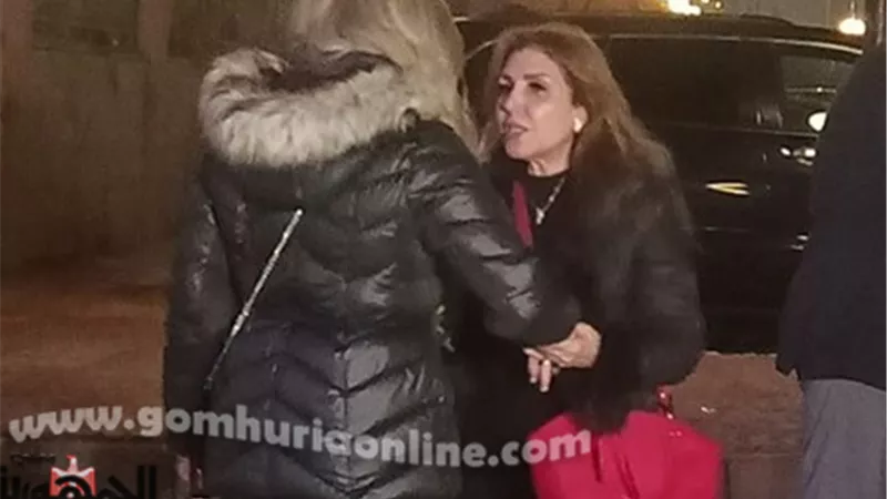 نادية مصطفى تشارك فى عزاء مدير أعمال محمد منير.. صور