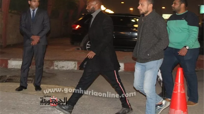 شيكابالا فى عزاء مدير أعمال محمد منير
