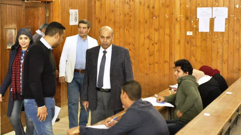 رئيس جامعة المنيا يتفقد لجان الامتحانات