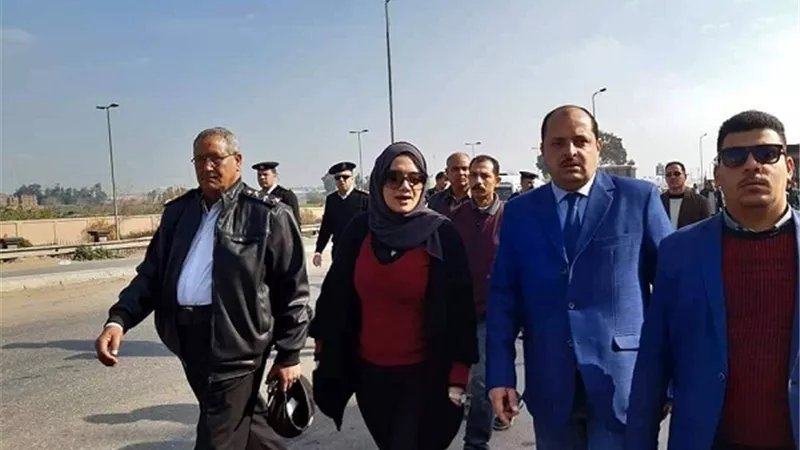 نائب محافظ القليوبية تقود حملة إزالة اكشاك الباعه بسور ملاعب التربيه الرياضيه ببنها