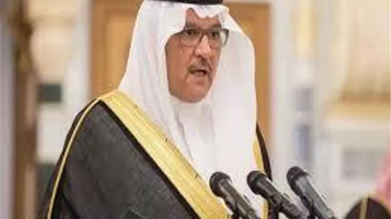 السفير أسامة نقلي يحضر مناقشة رواية