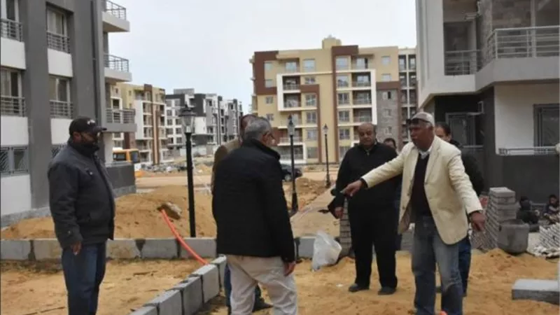 جمال طلعت يتفقد عدداً من مشروعات الطرق والإسكان بمدينة القاهرة الجديدة