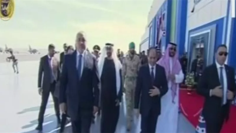 الرئيس السيسي يصل لمقر افتتاح قاعدة برنيس الاكبر بمنطقة البحر الأحمر