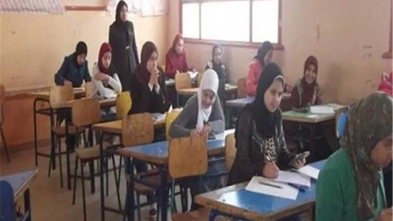 اللغة الثانية لطلاب الثاني الثانوي بين السهل والصعب