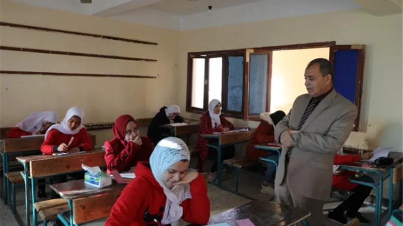 100 % نسبة دخول طلاب الصف الثاني الثانوي لمنصة الإختبار بالوادى الجديد