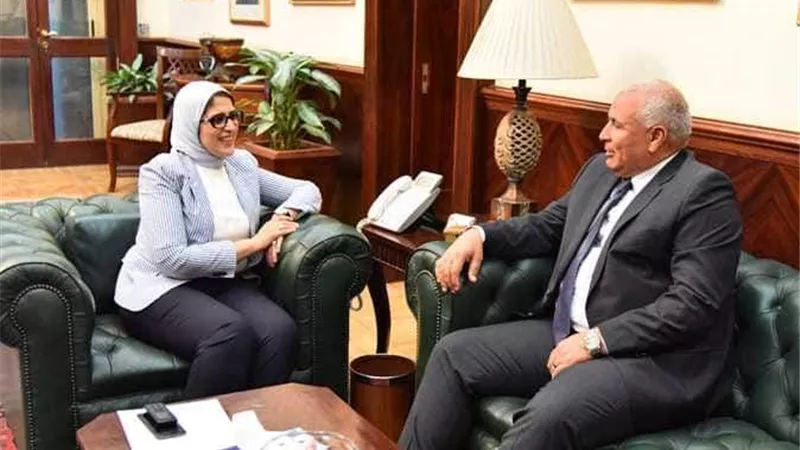 وزيرة الصحة تلتقي محافظ الوادي الجديد لبحث دعم المنظومة الصحية بالمحافظة
