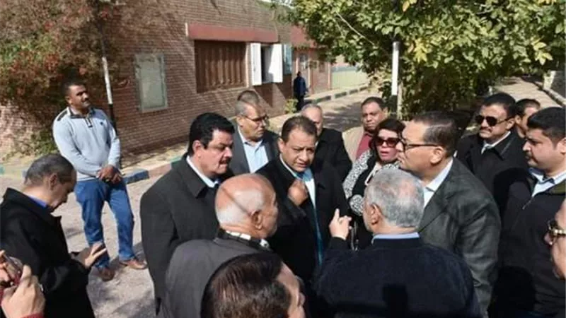 محافظ الشرقية يلتقي المسنين ويتعهد بحل مشاكلهم.صور