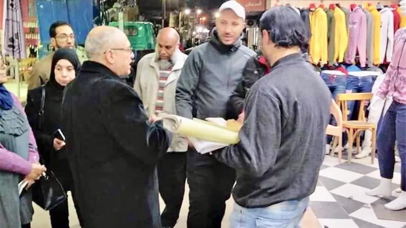 مراجعة تراخيص المحلات والاكشاك وأزالة الاسغالات بحى اول الاسماعيلية