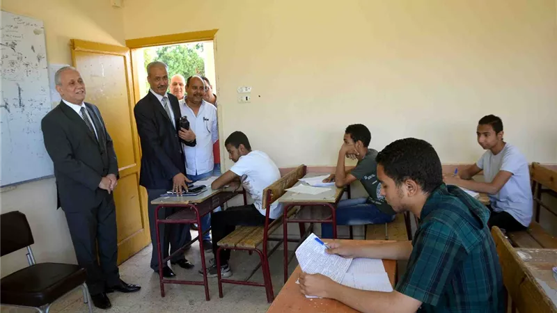 شكاوى عامة من الأحياء والفلسفة بالثانى الثانوى بالأقصر