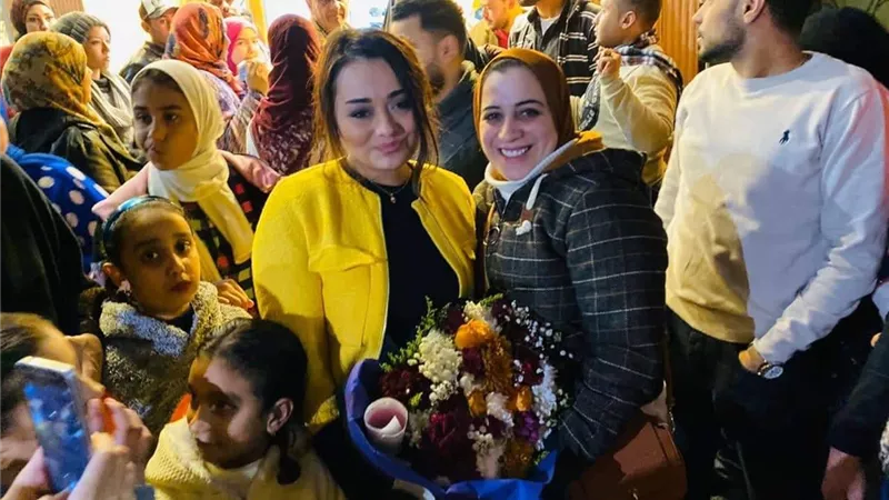 ايمي أكمل تصطحب راندا البحيري في حملة خيرية بدمياط لمساعدة الأسر