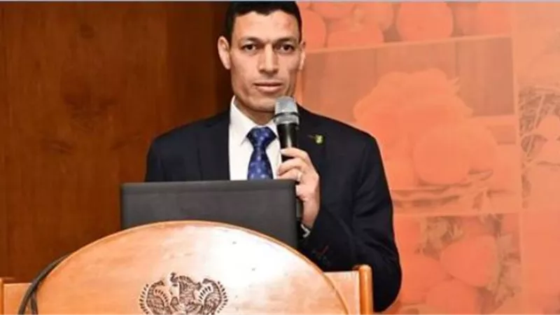 القصير يصدر قرار باقالة مدير مكتب وزير الزراعة السابق