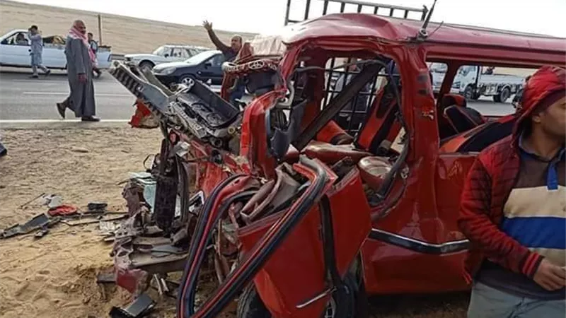 محافظ المنيا يزور الأطباء المصابين بمستشفى معهد ناصر