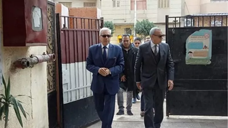 محافظ القليوبية ووكيل وزارة التعليم يتفقدا إمتحانات الشهادات الإعدادية