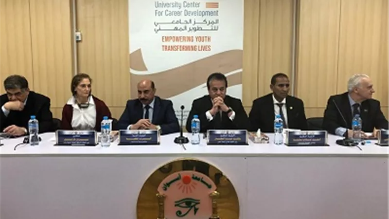 وزير التعليم العالي يفتتح مركز جامعة أسوان للتدريب المهنى