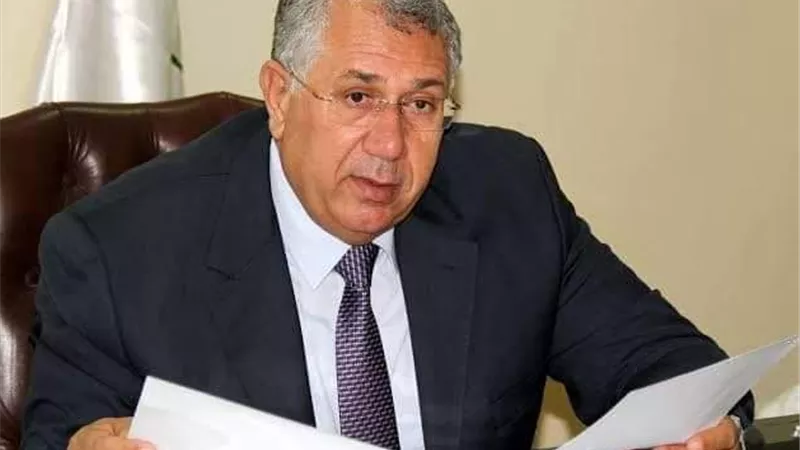 وزير الزراعة يجدد الثقة في 