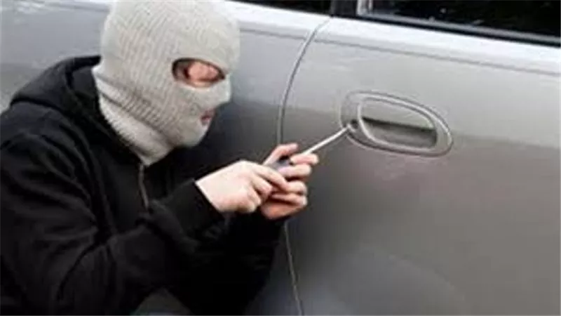 حبس لص سرق 170 ألف جنيه بكسر زجاج سيارة في الإسماعيلية