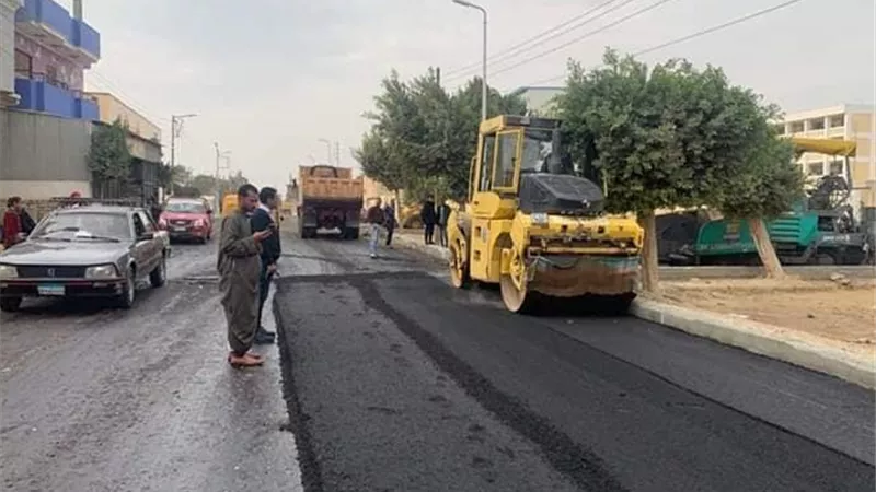 رصف طريق نفق جنيفة حتى ميدان كبريت بحى الجناين بالسويس