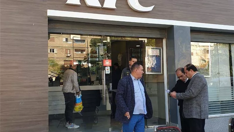 بالصور .. غلق كنتاكي ببنها و ٦ محال تجارية شهيرة.. والسبب صادم
